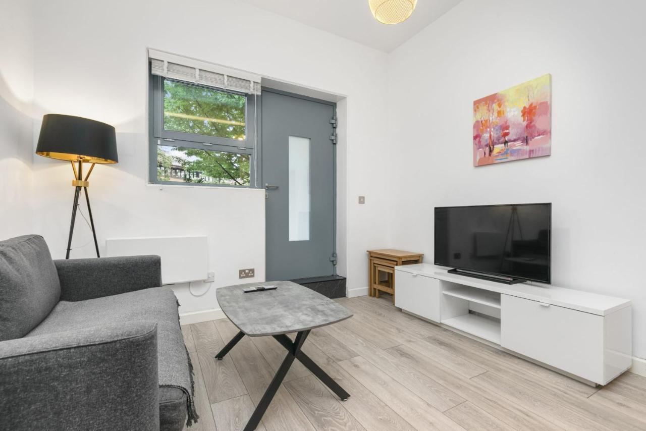 Modern 1 Bedroom Apartment In Central ווקינג מראה חיצוני תמונה