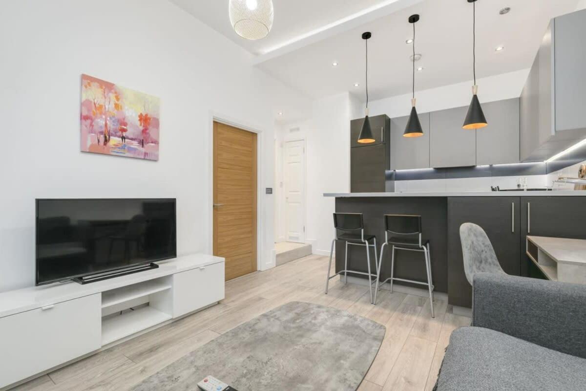 Modern 1 Bedroom Apartment In Central ווקינג מראה חיצוני תמונה