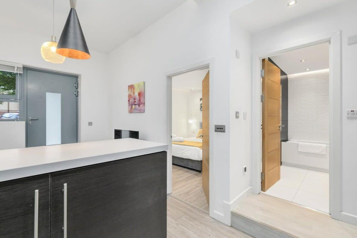 Modern 1 Bedroom Apartment In Central ווקינג מראה חיצוני תמונה