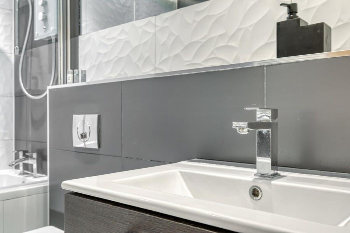 Modern 1 Bedroom Apartment In Central ווקינג מראה חיצוני תמונה