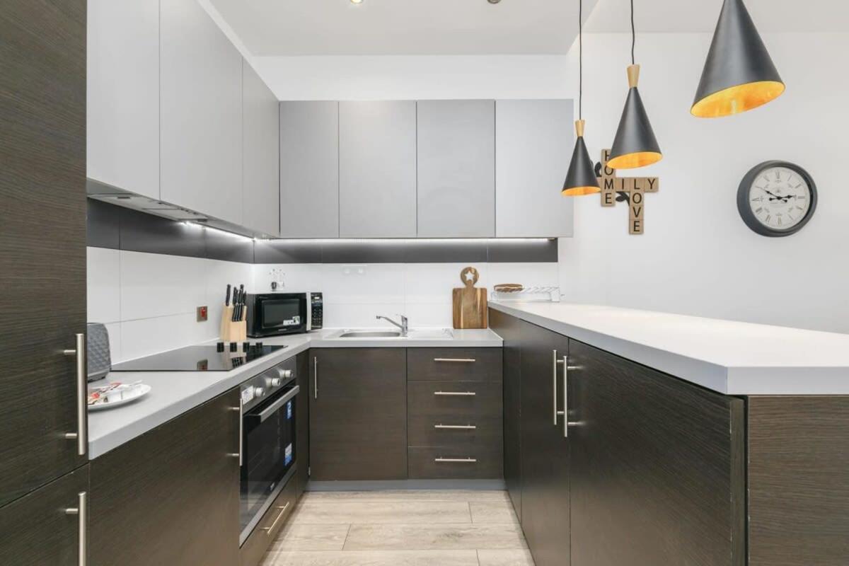 Modern 1 Bedroom Apartment In Central ווקינג מראה חיצוני תמונה
