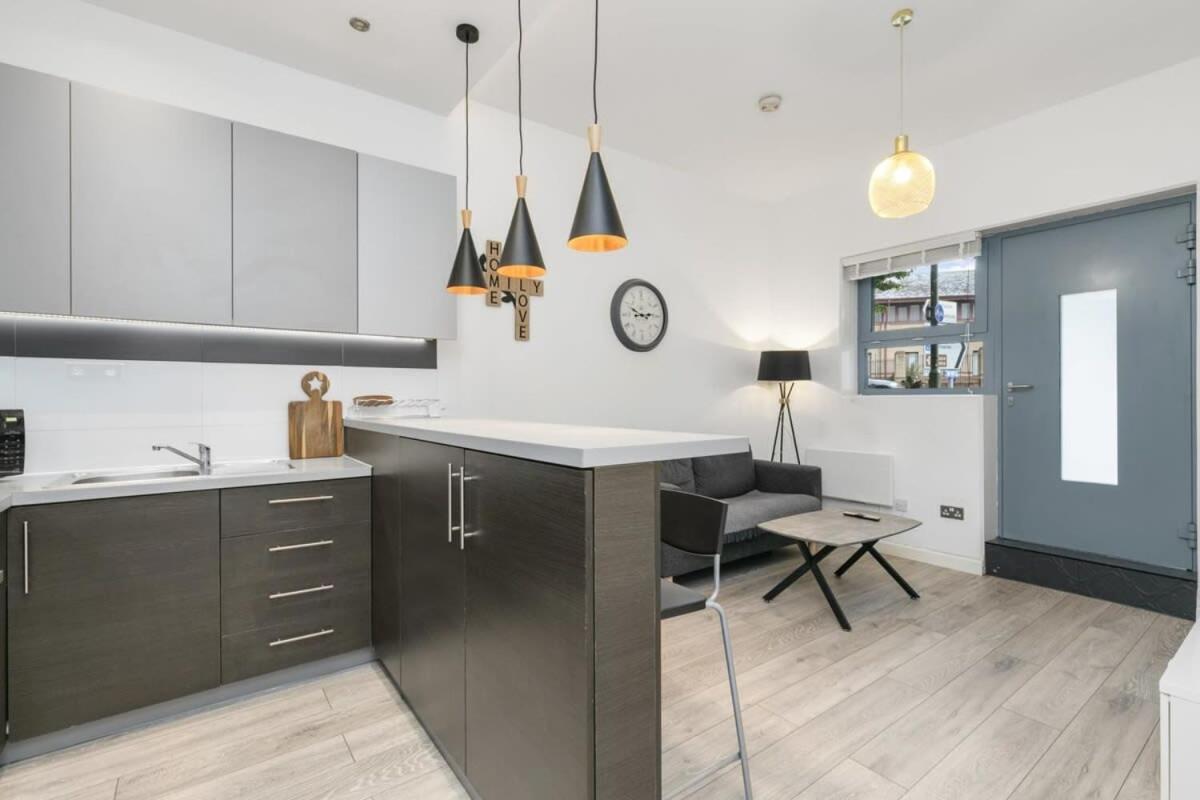 Modern 1 Bedroom Apartment In Central ווקינג מראה חיצוני תמונה
