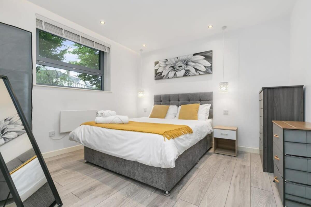 Modern 1 Bedroom Apartment In Central ווקינג מראה חיצוני תמונה