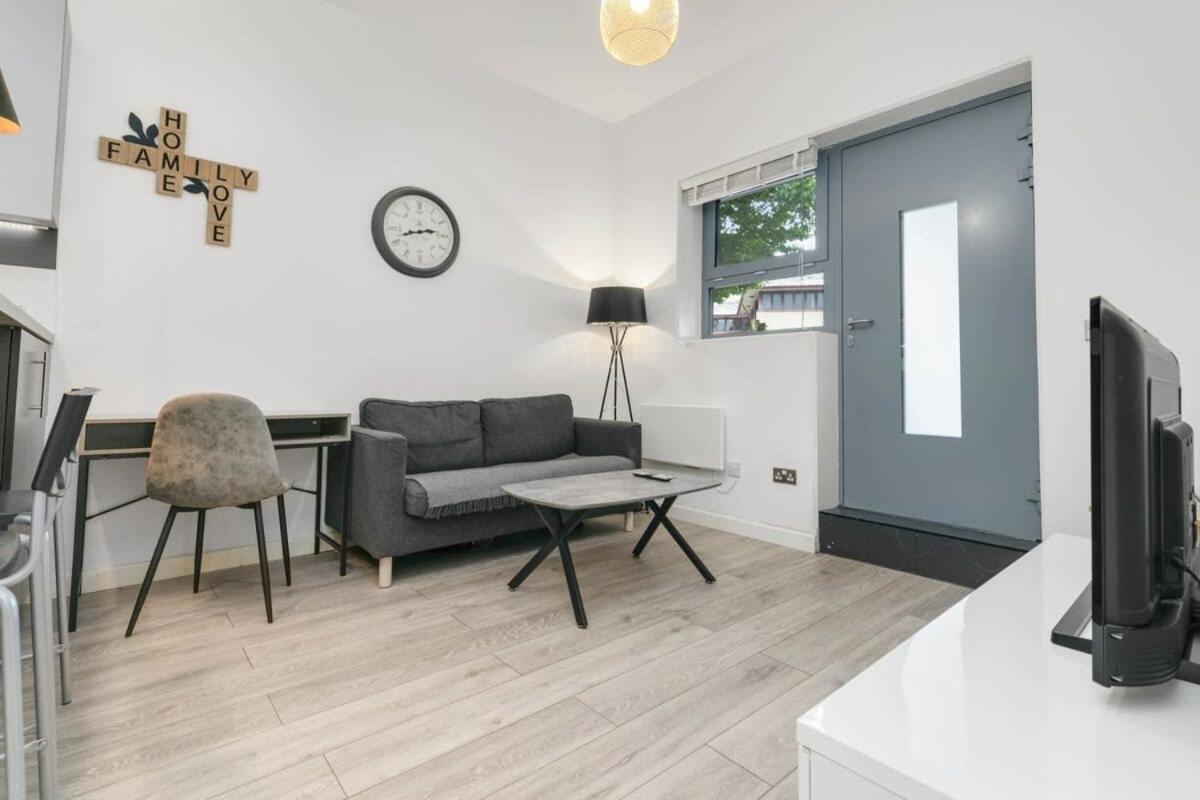 Modern 1 Bedroom Apartment In Central ווקינג מראה חיצוני תמונה